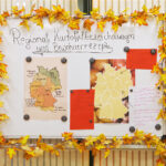 Zwei Karten mit regionalen Bezeichnungen für die Kartoffel und den Rezepten der Heimbewohner.