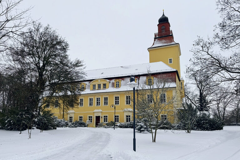 Das Schloss Glaubitz im Winter 2026.