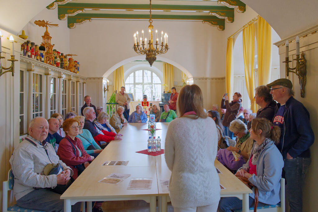 Vortrag über die Geschichte von Schloss Glaubitz in der Bibliothek