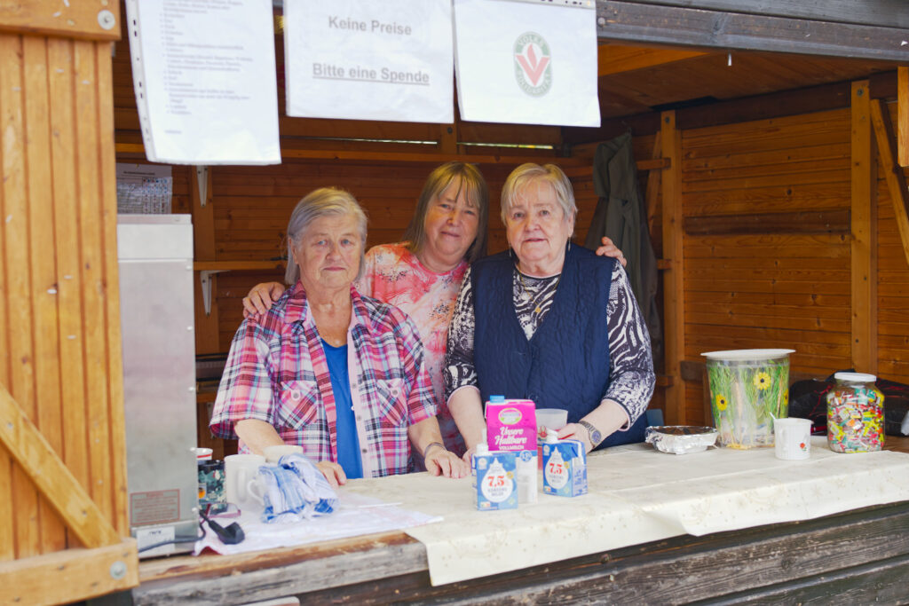 Für das Mieterfest in Nünchritz schenkte die Volkssolidarität Mitgliedergruppe Nünchritz Kaffee und selbstgebackenen. Kuchen aus